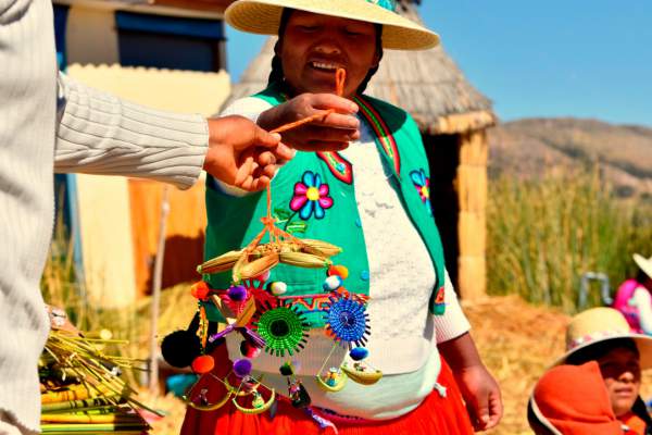 Tour Uros y Amantani Full Day (Lago Titicaca Puno 1 Día)